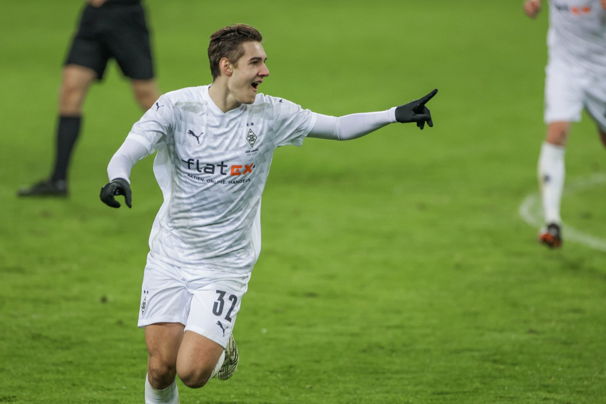 Florian Neuhaus Semakin Merapat ke Liverpool