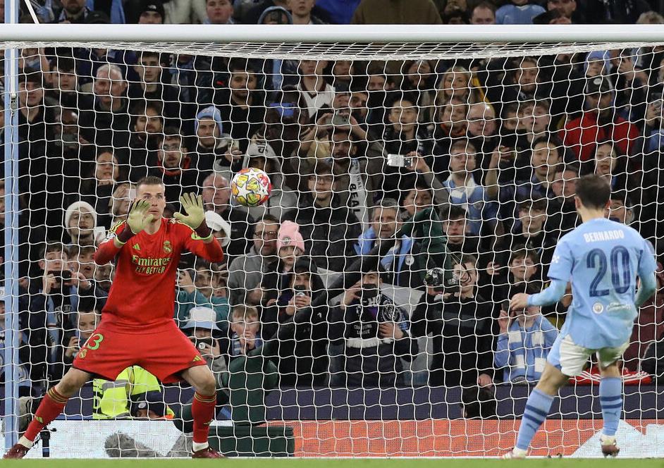 Betapa Buruknya Penalti Bintang Manchester City, Bernardo Silva