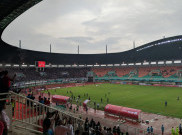 Liga 2 2018: Oknum Suporter Persita Masuk Lapangan dan Rusuh saat Melawan Kalteng Putra