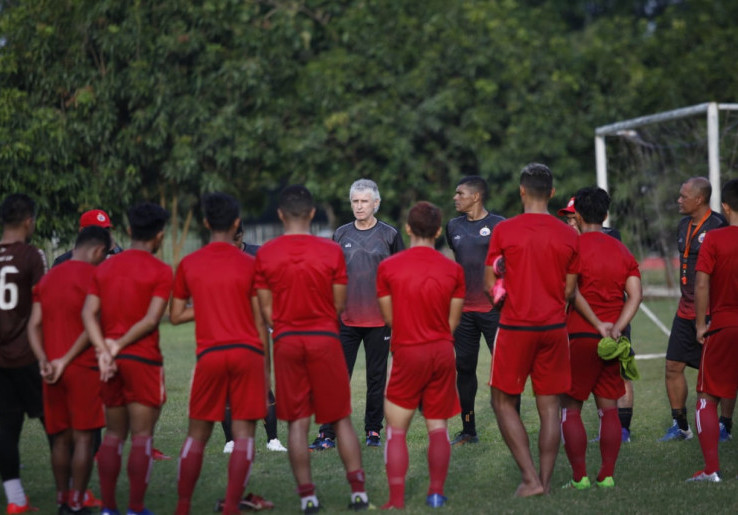 Tim Pelatih Persija Tidak Tahu Manajemen Ingin Depak Neguete dan Jakhongir