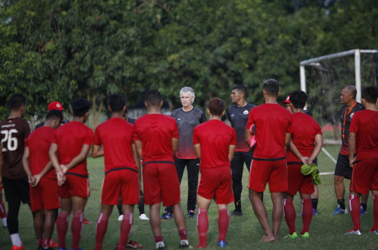 Tim Pelatih Persija Tidak Tahu Manajemen Ingin Depak Neguete dan Jakhongir