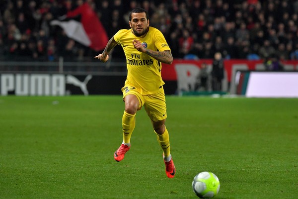Dani Alves Ingin Kembali ke Barcelona