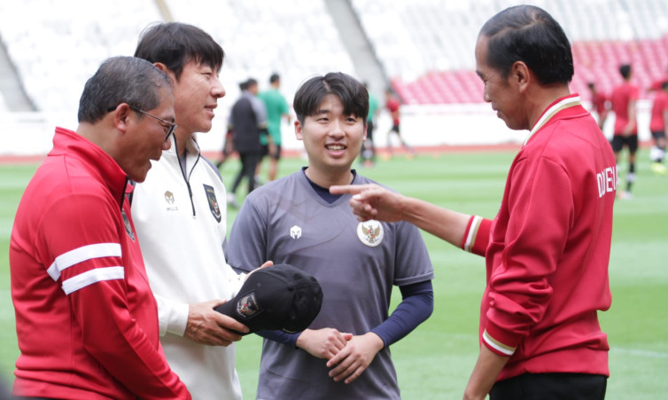 Jokowi: Pusing Saya Dua Minggu Ini Gara-gara Bola, Pusing Betul