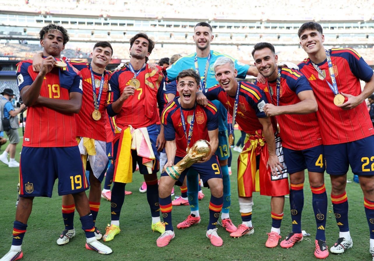 Spanyol Juara, Kemenangan Barcelona: 8 Pemain Angkat Trofi Piala Dunia
