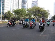Mario Aji dan Veda Ega Riding di Jakarta Sambil Sapa Penggemar