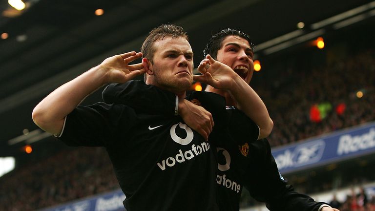 Nostalgia - Selebrasi Rooney di Depan The Kop yang Berujung Pelemparan Handphone
