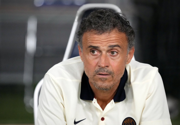 Kecelakaan Sepeda, Luis Enrique Alami Patah Tulang
