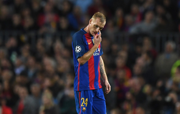 Jeremy Mathieu Dipastikan Absen di Laga El Clasico