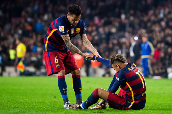 Badai Kritik Hampiri Neymar, Dani Alves Pasang Badan