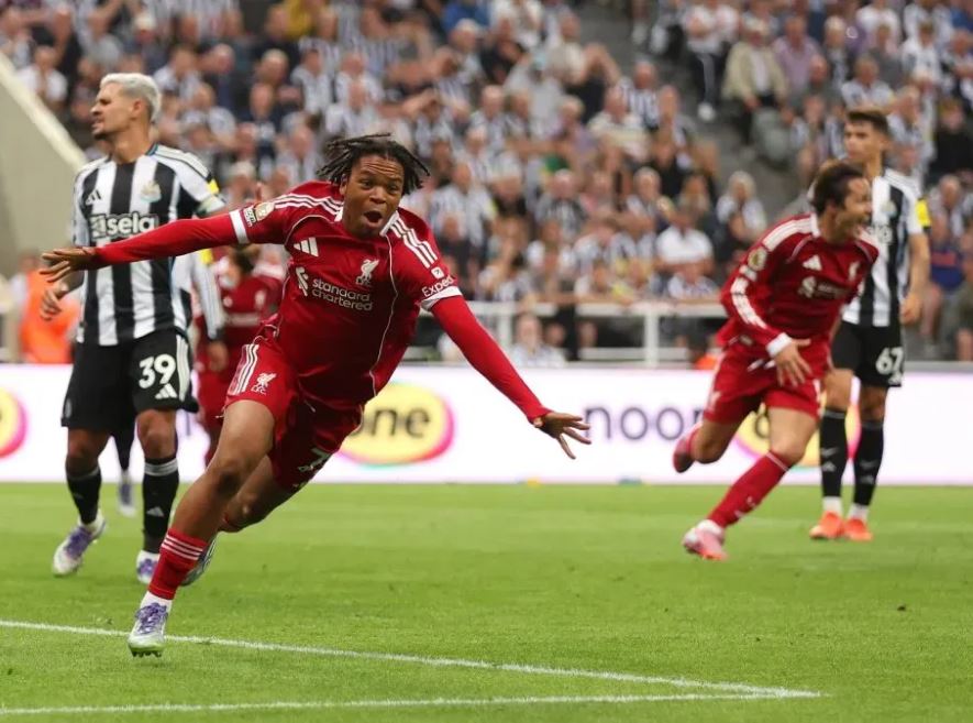 Liverpool Menang Dramatis atas Newcastle United, Rio Ngumoha Jadi Pencetak Gol Termuda Sepanjang Masa The Reds