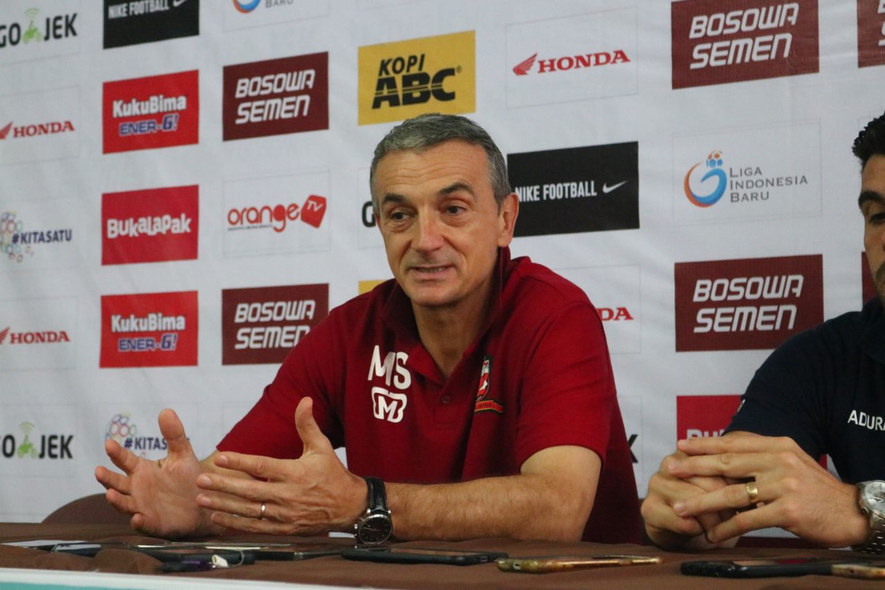 Eks Pelatih Arema Bantah Gabung Persebaya Surabaya