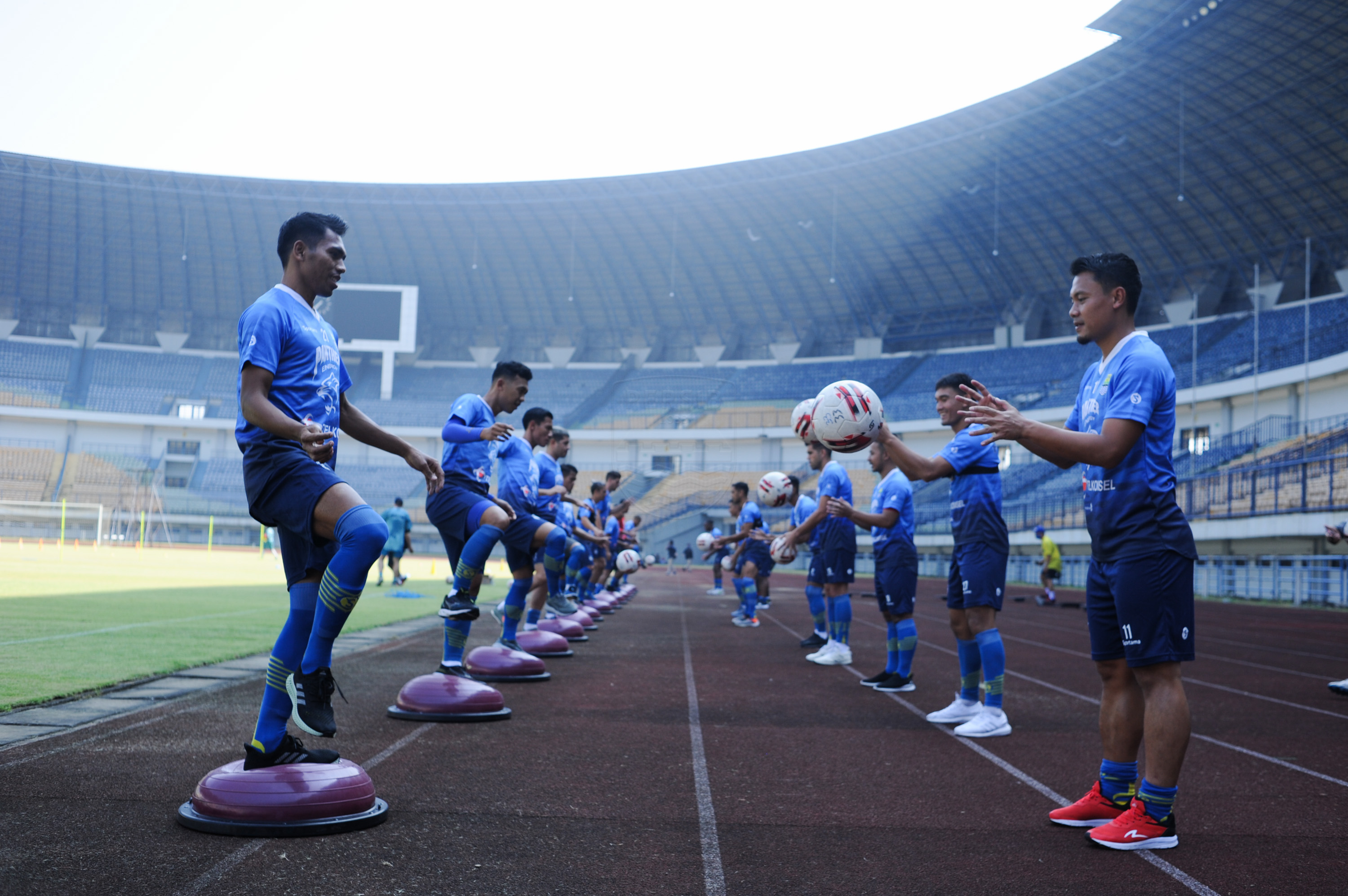 Persib Gelar Latihan Perdana Tanpa Wander Luiz hingga Zulham Zamrun, Robert Alberts Beri Tanggapan