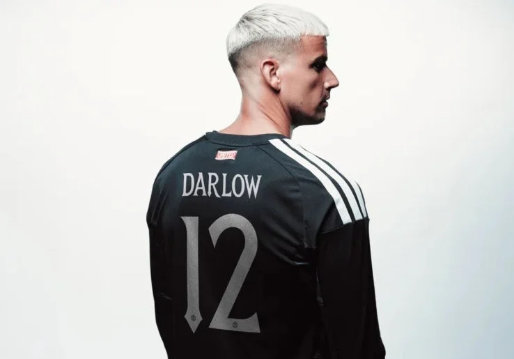 Kenakan Nomor Punggung 12, Karl Darlow Jadi Pelapis Senne Lammens di Manchester United