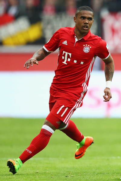 Juventus Naikan Tawaran Mereka Demi Boyong Douglas Costa