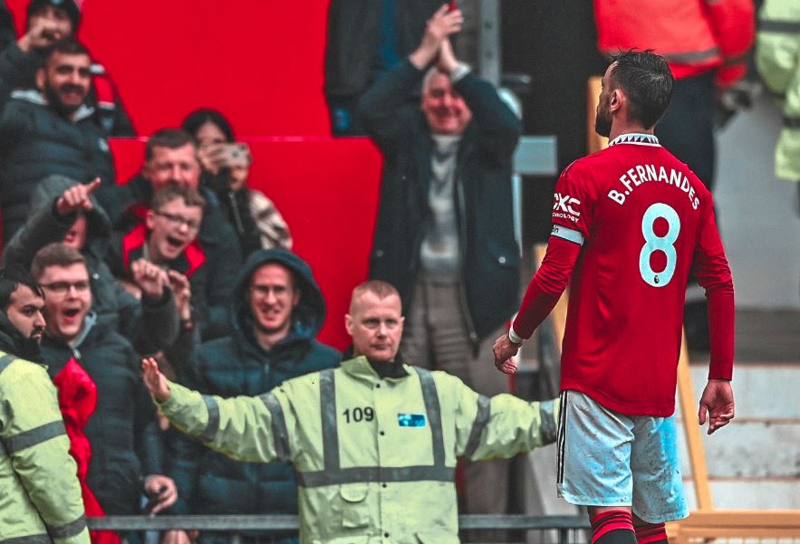 100 Gol dan Makna Selebrasi Gol Bruno Fernandes di Depan Fans Aston Villa