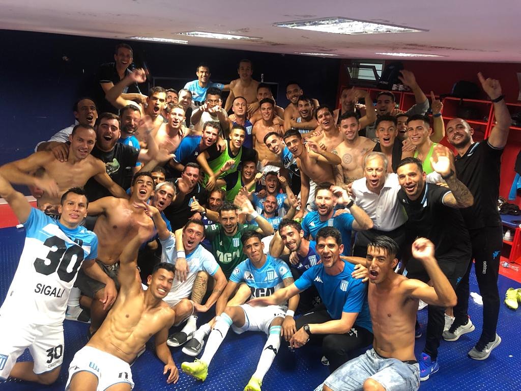 Rayakan Gelar Juara, Fans Sepak Bola Argentina Gali Makam Kakeknya