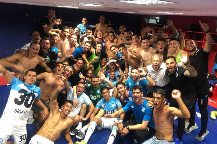 Rayakan Gelar Juara, Fans Sepak Bola Argentina Gali Makam Kakeknya