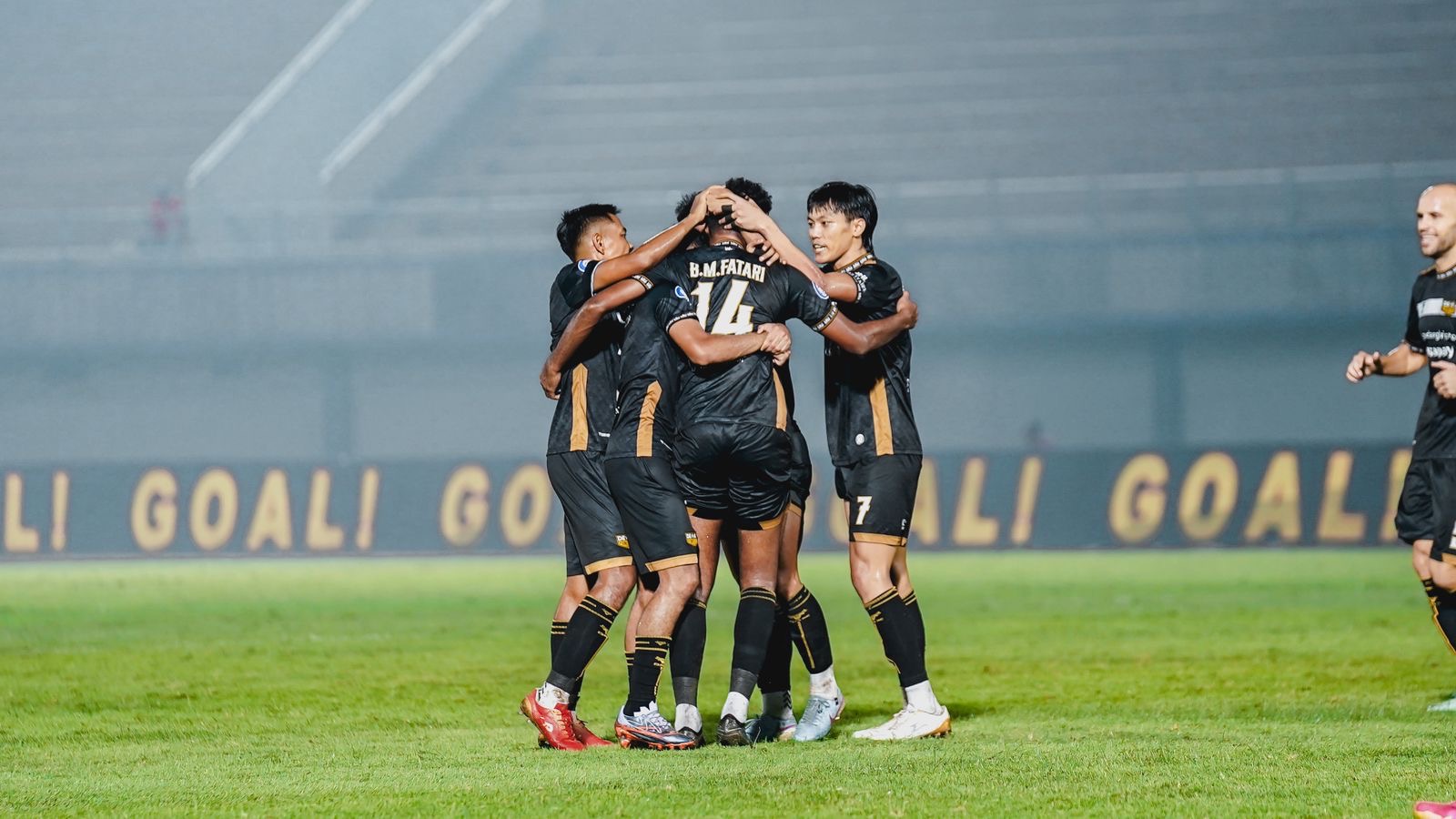 Bantu Dewa United FC Kalahkan Persita 4-1, Totalitas Egy Maulana Vikri dan Ricky Kambuaya Dipuji