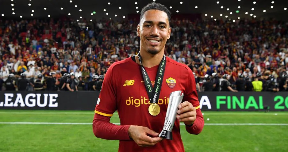 Chris Smalling Dinobatkan sebagai Pemain Terbaik Final Conference League