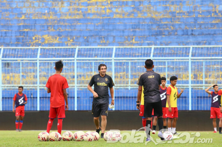 Eduardo Almeida Mengenal Karakter Pemain di Latihan Perdana Arema FC