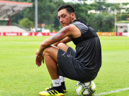 4 Hal yang Bisa Jadi Alasan di Balik Pembekuan Mesut Ozil oleh Mikel Arteta