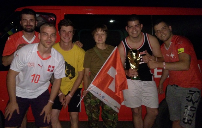 Hendak Tonton Piala Dunia 2018, Fans Swiss Nyasar Hingga Memasuki Zona Perang di Donbass