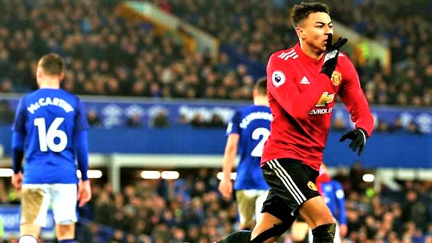 Sepasang Gol Indah Bawa MU Menang di Markas Everton