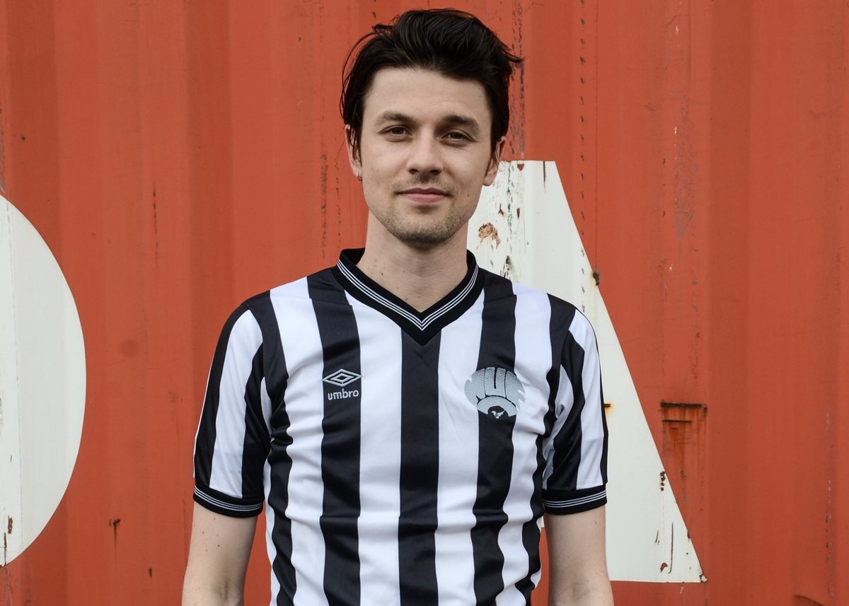 James Bay, Fans Newcastle United dan Pengoleksi Jersey