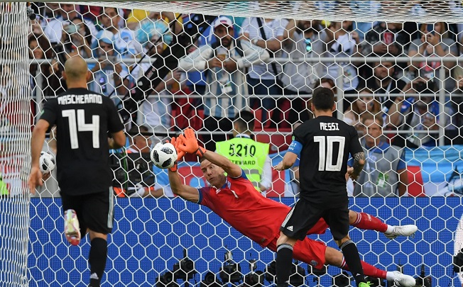 4 Fakta Menarik tentang Hannes Thor Halldorsson Kiper Islandia Penghalau Penalti Lionel Messi