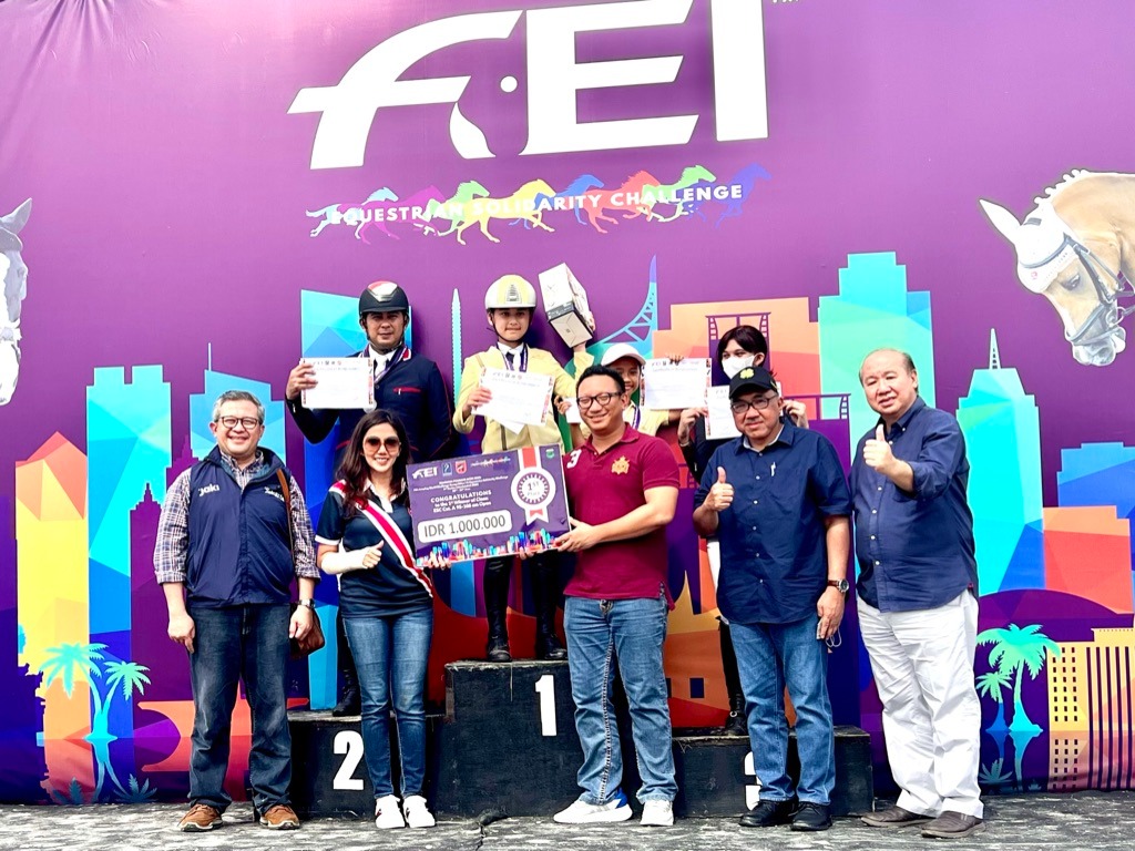 Tak Gentar Hadapi Banyak Senior, Dinov Bawa Pulang 6 Medali Emas