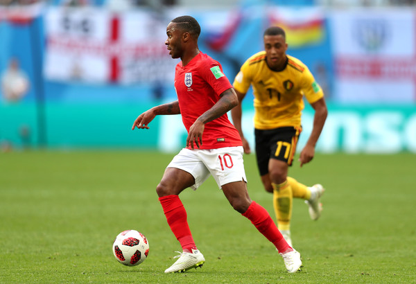 Problem Punggung, Sterling Absen Bela The Three Lions 