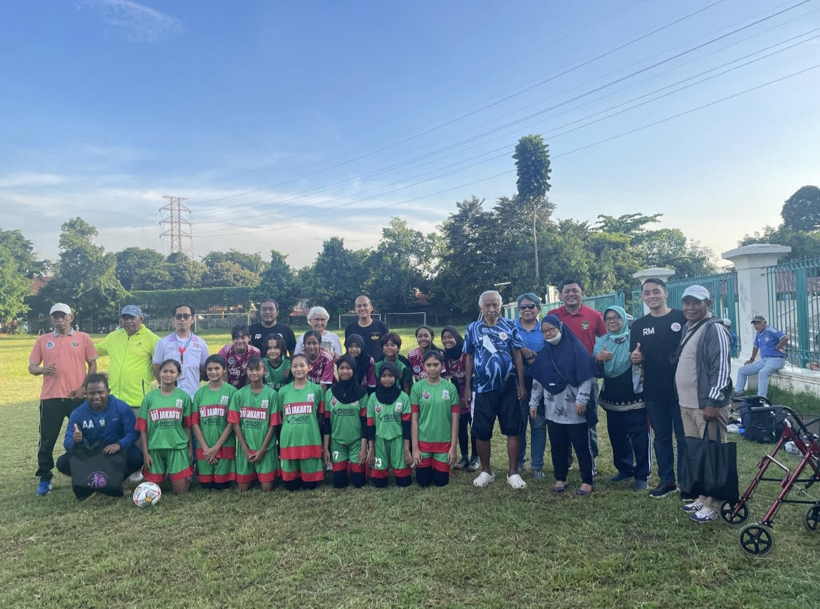 Berbagi Puluhan Bola Jadi Cara ASBWI Rayakan Hari Perempuan Internasional