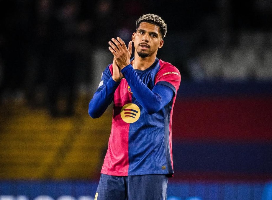 Enzo Maresca Minta Bek Tengah Baru, Chelsea Siapkan Rp948 Miliar untuk Gaet Ronald Araujo dari Barcelona