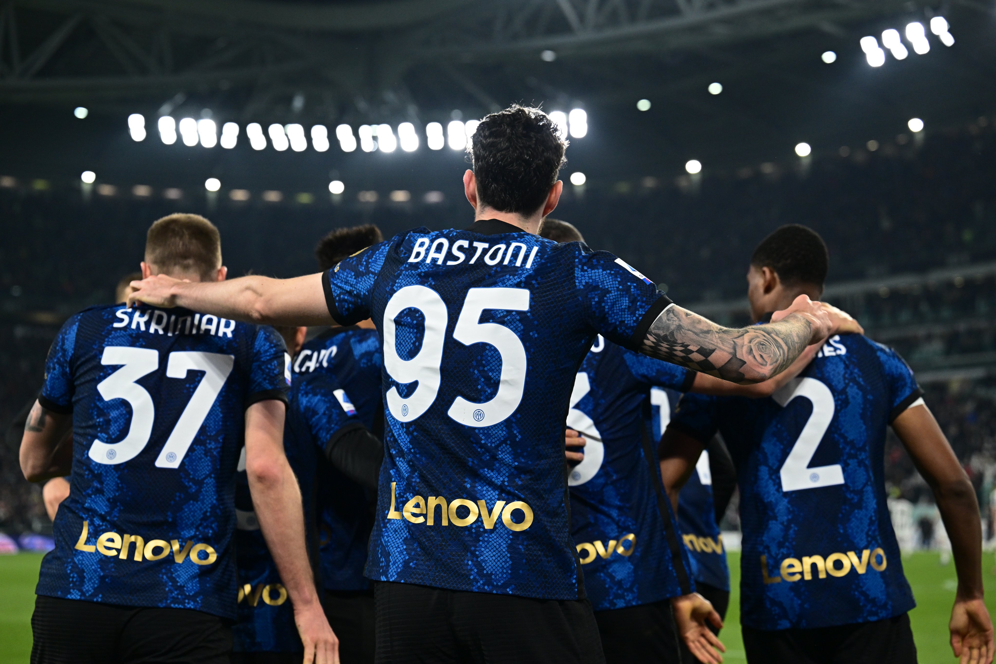 Tinta Emas Inter Milan Usai Nodai Keperkasaan Juventus di Kandang