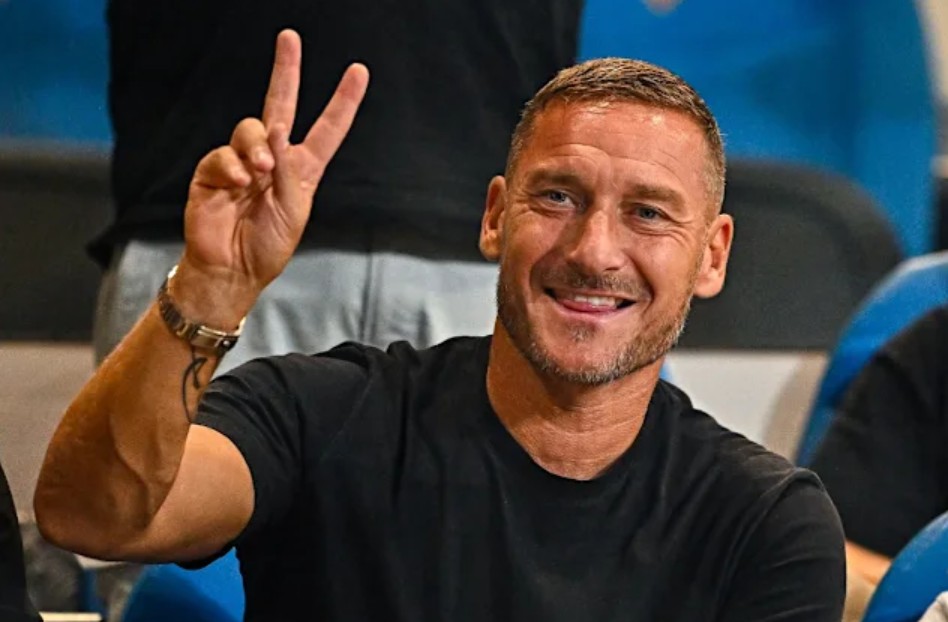 Francesco Totti Buka Peluang Kembali ke AS Roma