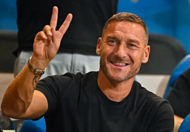 Francesco Totti Buka Peluang Kembali ke AS Roma