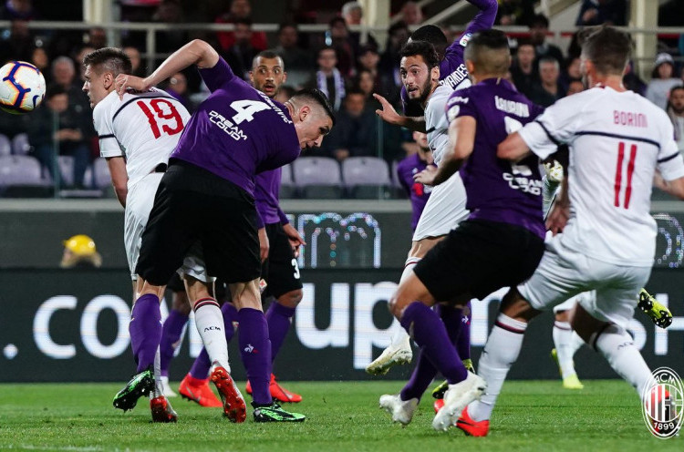Fiorentina 0-1 AC Milan, Hakan Calhanoglu Pertajam Catatan Impresif Kontra La Viola
