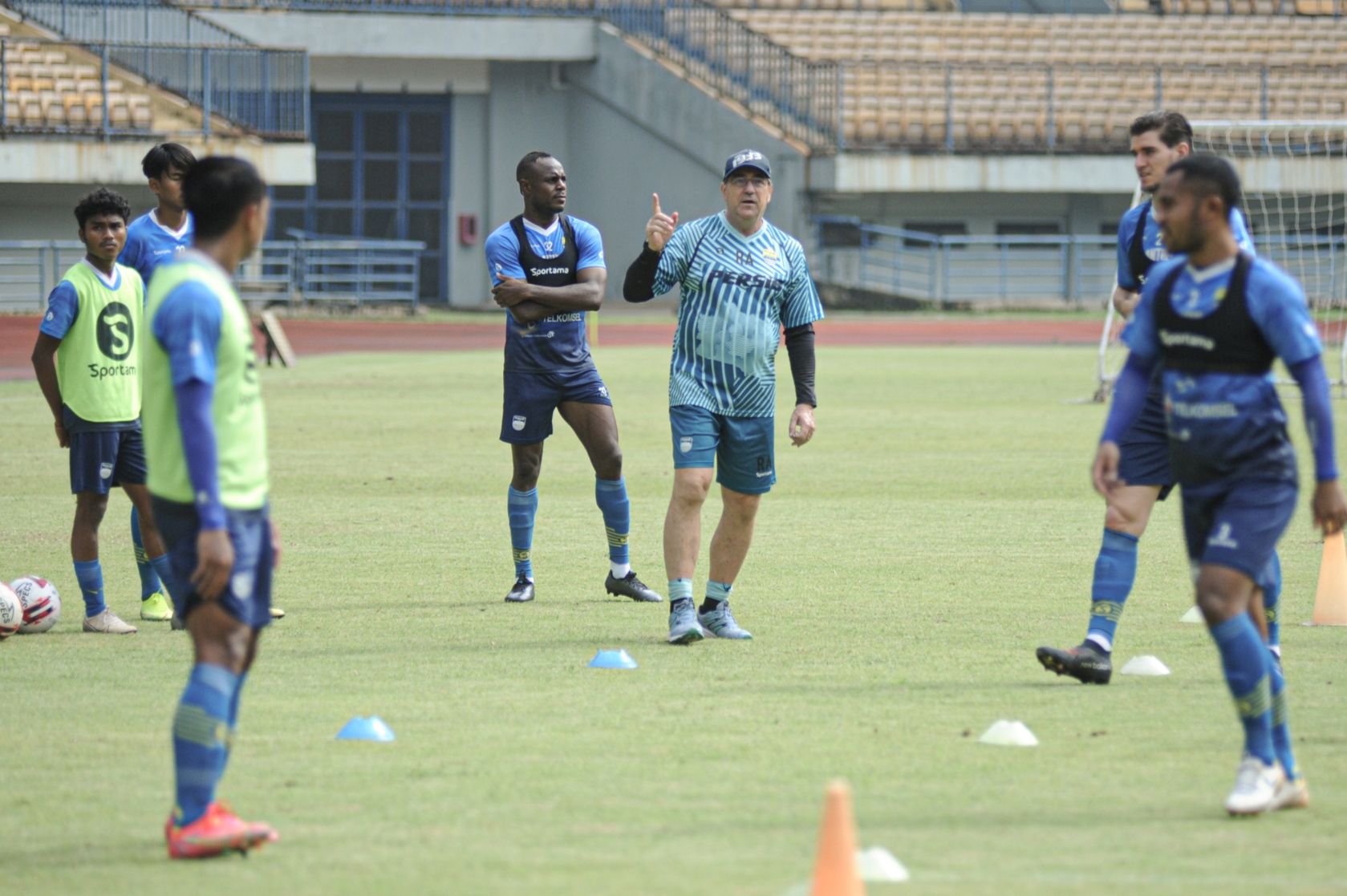Persib Tak Buru-buru Beruji Coba