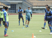 Persib Tak Buru-buru Beruji Coba