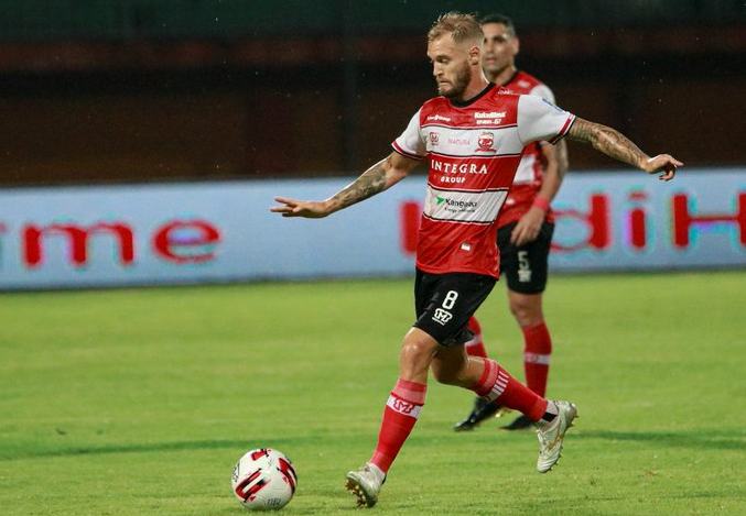 Balik ke Australia, Gelandang Madura United Jacob Pepper Jalani Karantina Mandiri di Hotel