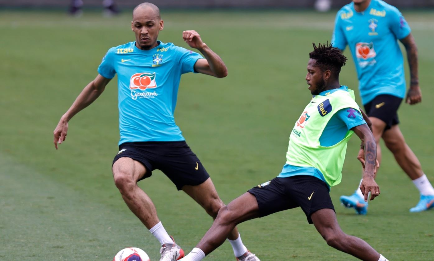 Ketika Pemain Liverpool Membela Fred, Bicara soal Casemiro, dan Berdoa Man United Tetap Suram