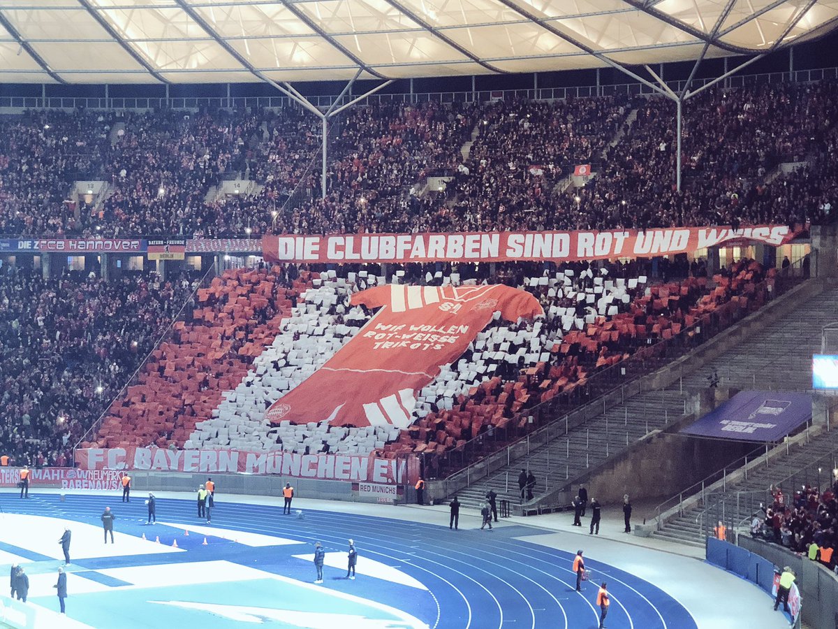Fans Bayern Munchen Kampanyekan Seragam Merah-putih