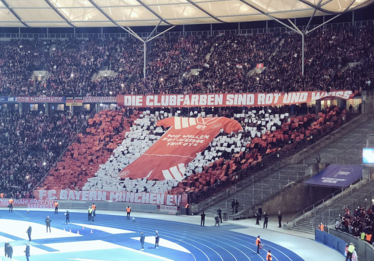 Fans Bayern Munchen Kampanyekan Seragam Merah-putih