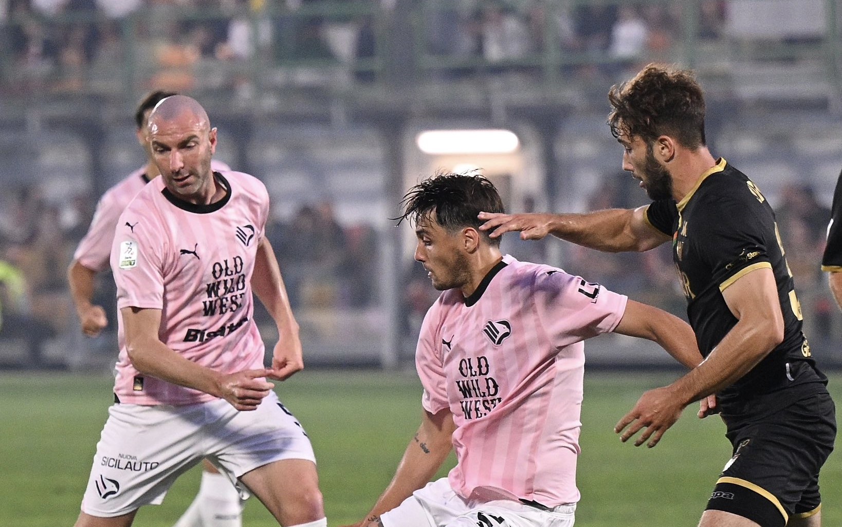 Venezia Singkirkan Palermo, Jay Idzes dkk Selangkah Lagi Promosi ke Serie A