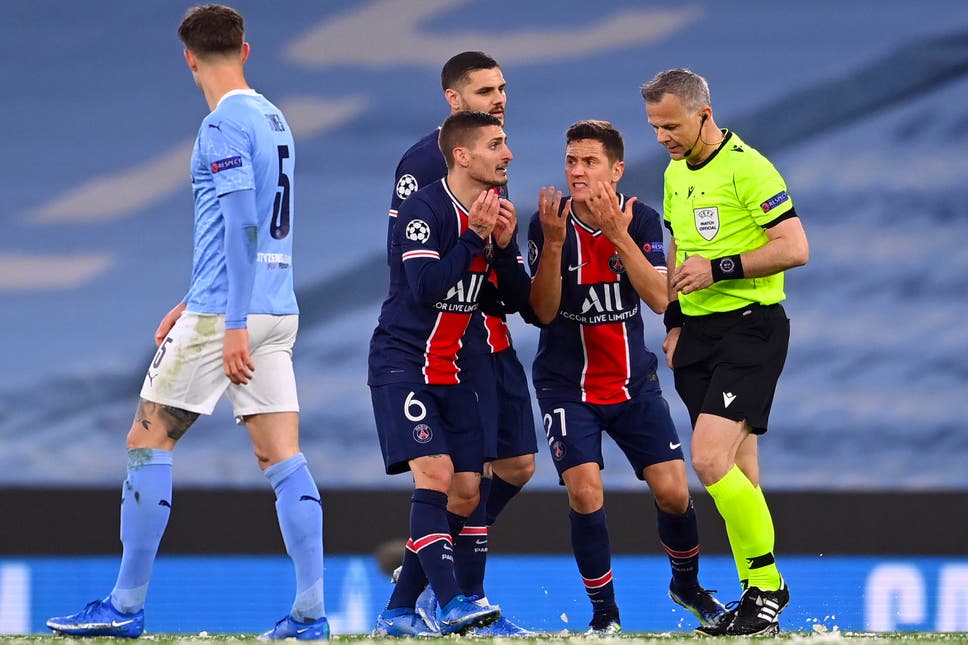 Takluk dari Man City, Pemain PSG Mengaku Dihina Wasit