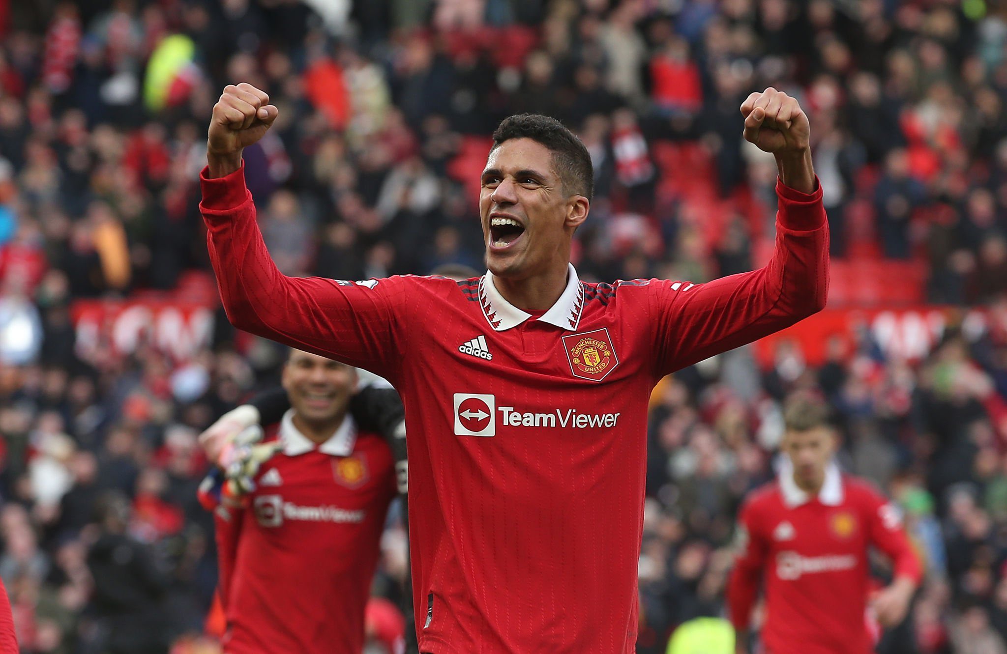 Raphael Varane Akhirnya Rasakan Magis Old Trafford