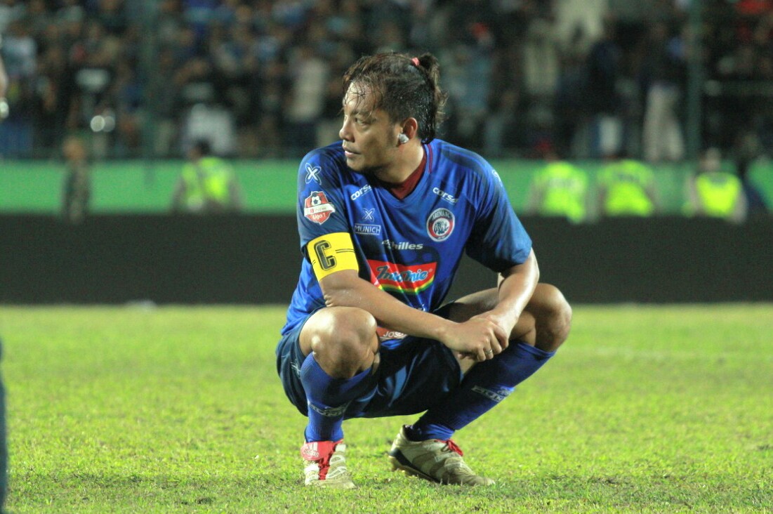 Rumput Lapangan yang Licin Jadi Dalih Penyebab Kekalahan Arema FC