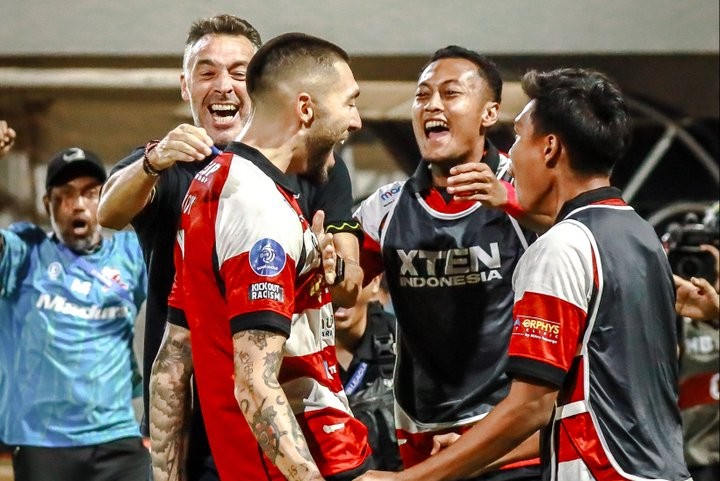 Madura United Waspada Kebangkitan Persebaya Surabaya
