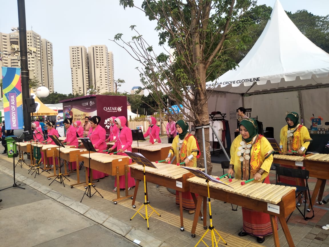 Kolintang, Angklung, dan Busana Adat Sambut Penonton Pembukaan Asian Games 2018