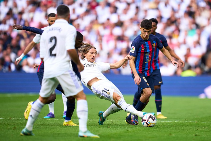 Barcelona Ditekuk Real Madrid, Mari Salahkan Xavi